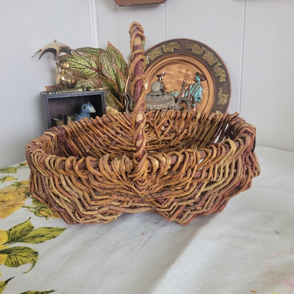 Vintage Wicker Butt Basket Willow - Picture 2 of 8